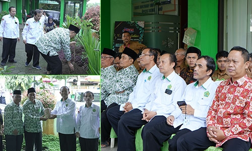 Penyerahan Bibit Tanaman UIN SAIZU Purwokerto