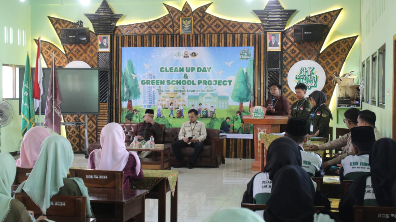 Seminar Edukasi Lingkungan dan Clean Up Day